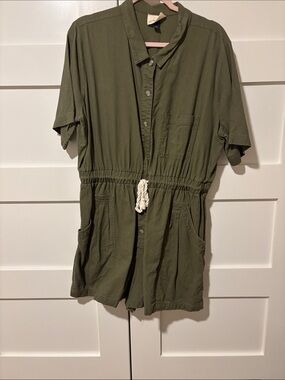 Universal Thread size XL  Olive Green Utility Shirt Rmperwith Drawstring
